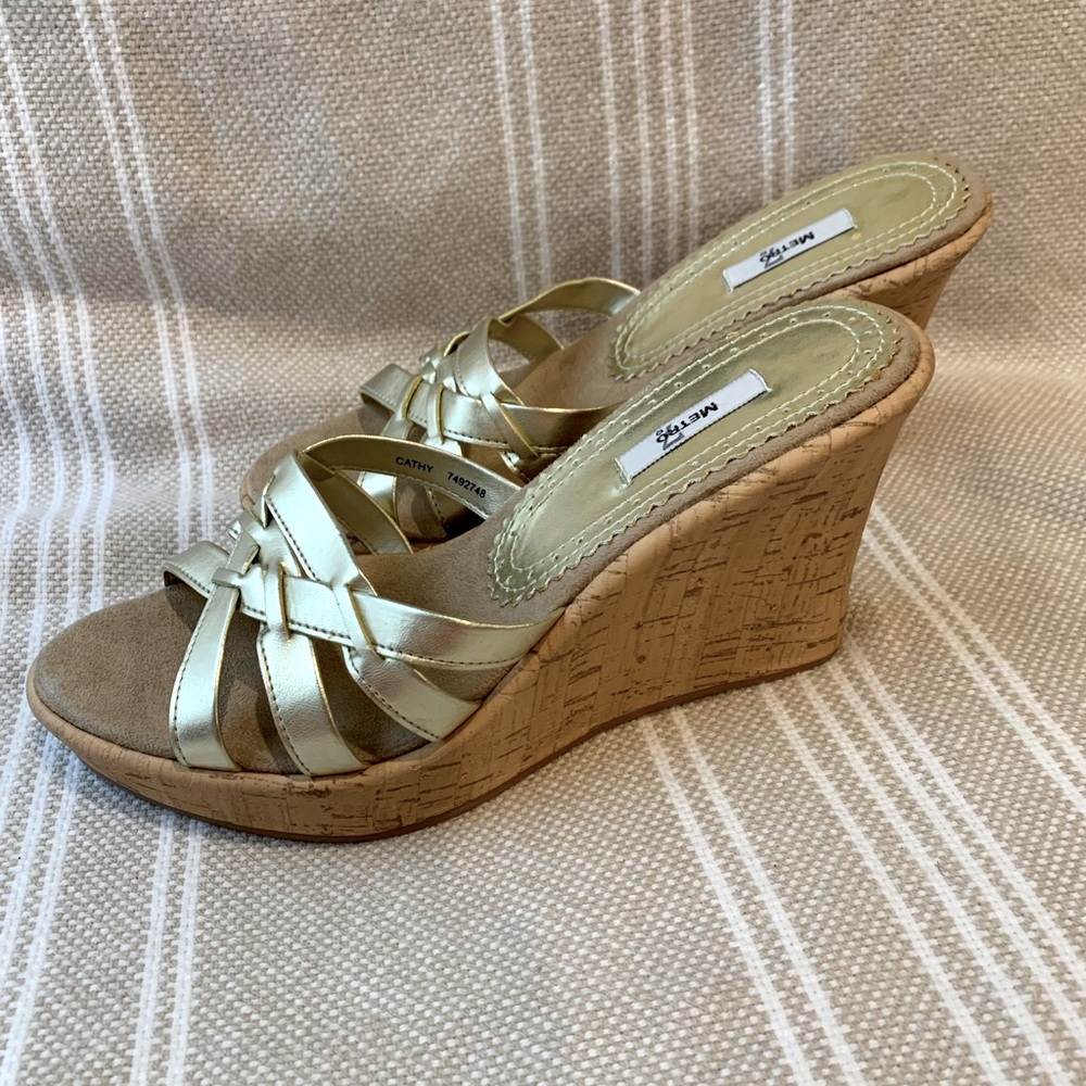 Metro 7 gold wedge sandals size 7